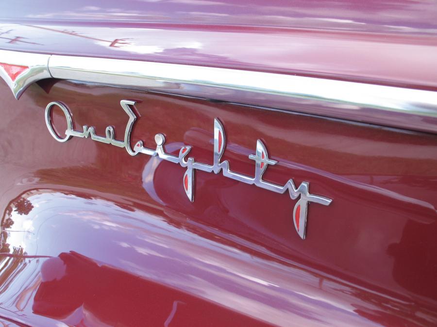  Packard-Darrin 180 Convertible Victoria 1942 года  (фото 3 из 10)